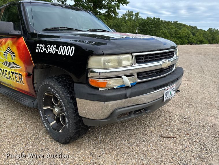 image for item FC5672 2005 Chevrolet Suburban 1500 SUV