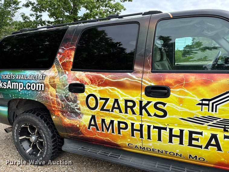 image for item FC5672 2005 Chevrolet Suburban 1500 SUV