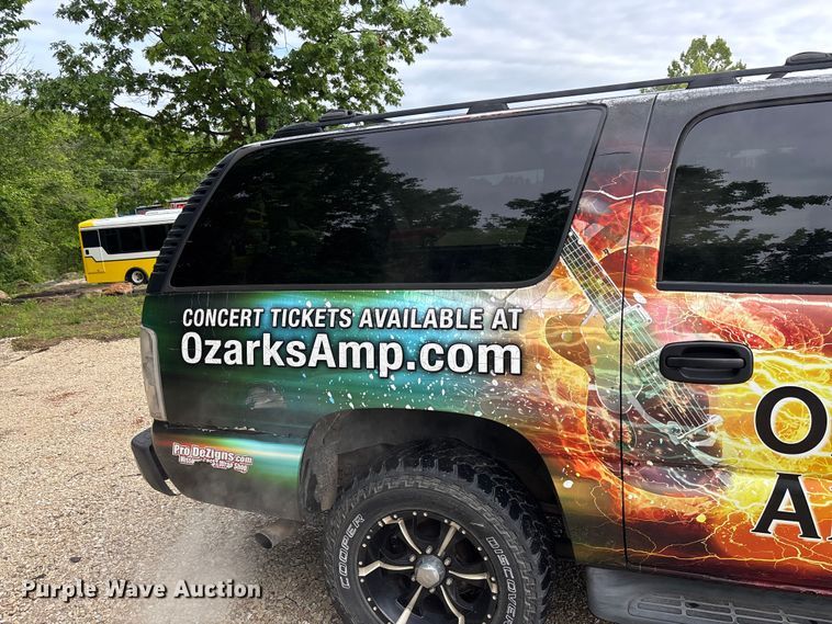 image for item FC5672 2005 Chevrolet Suburban 1500 SUV