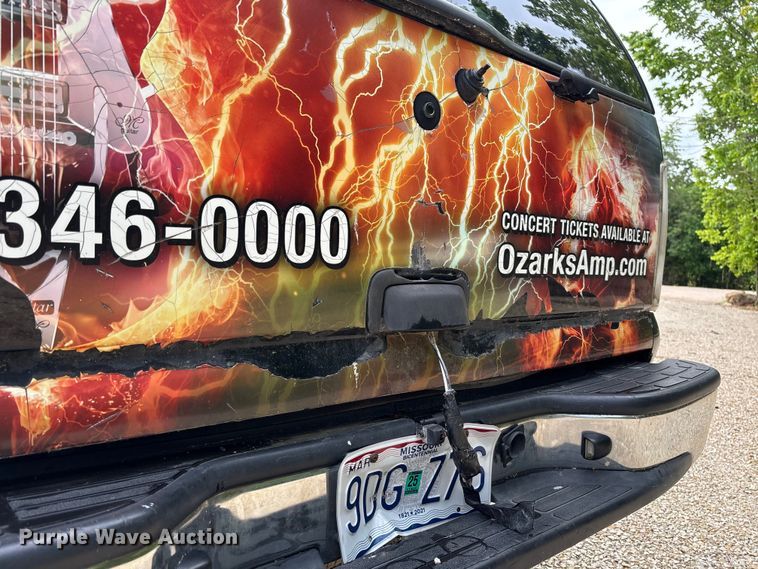 image for item FC5672 2005 Chevrolet Suburban 1500 SUV
