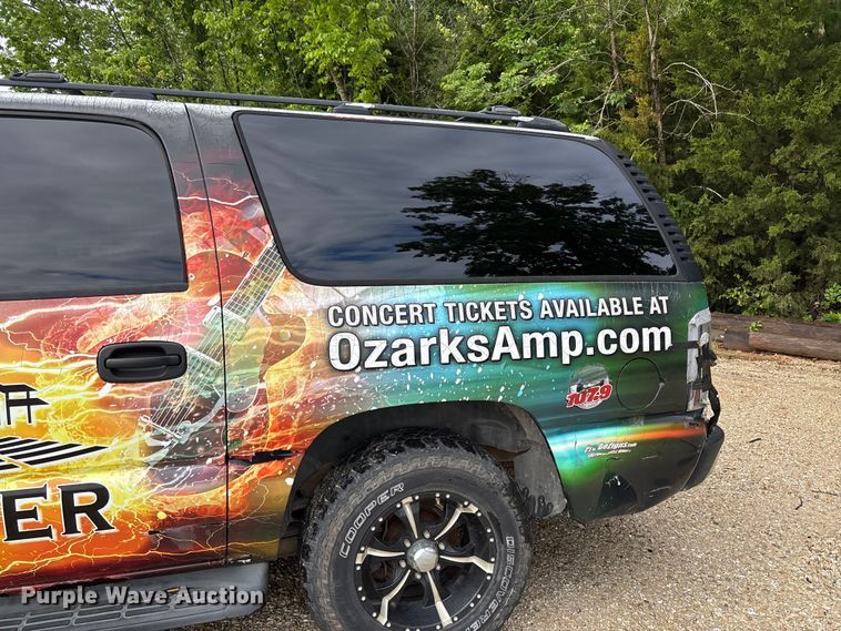 image for item FC5672 2005 Chevrolet Suburban 1500 SUV