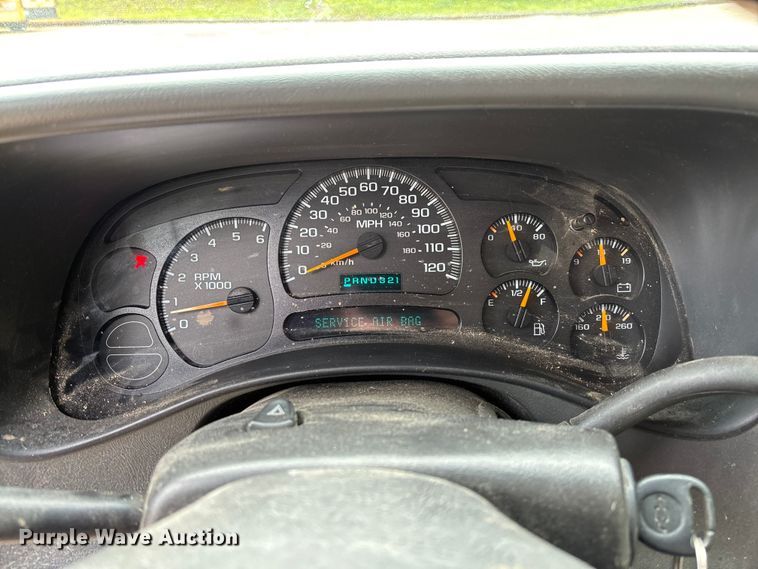 image for item FC5672 2005 Chevrolet Suburban 1500 SUV