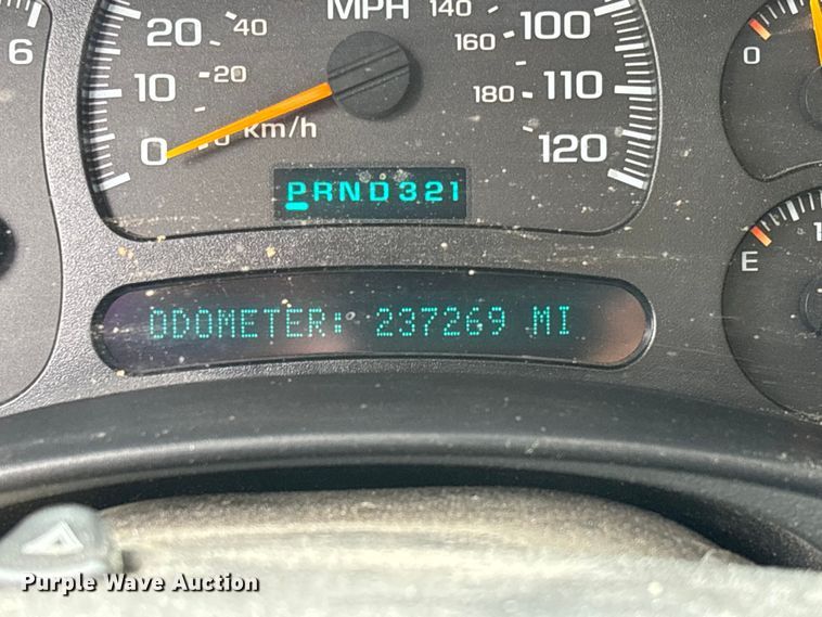 image for item FC5672 2005 Chevrolet Suburban 1500 SUV