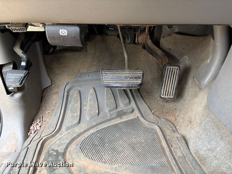 image for item FC5672 2005 Chevrolet Suburban 1500 SUV