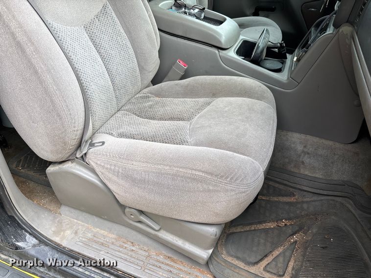 image for item FC5672 2005 Chevrolet Suburban 1500 SUV