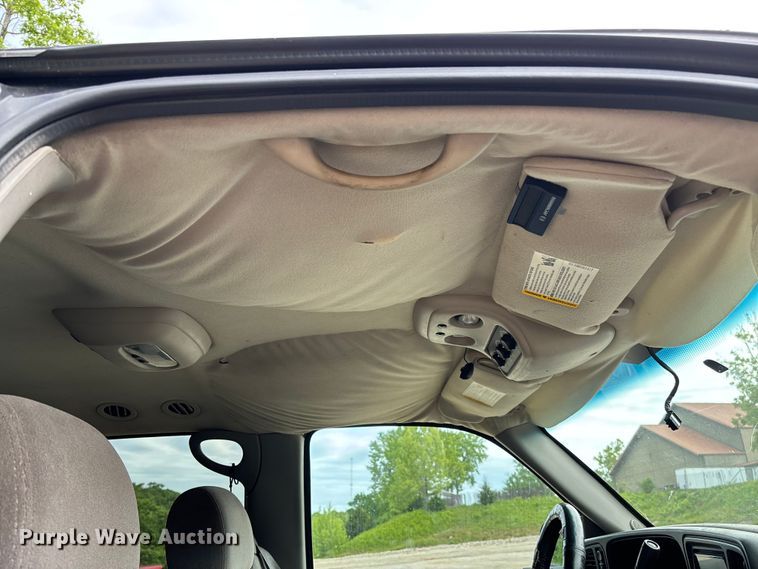 image for item FC5672 2005 Chevrolet Suburban 1500 SUV