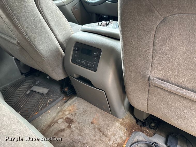 image for item FC5672 2005 Chevrolet Suburban 1500 SUV