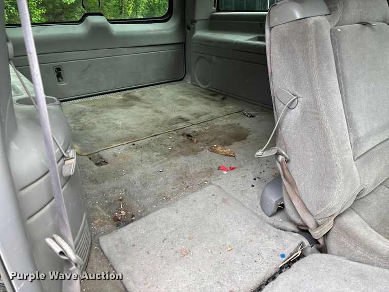 image for item FC5672 2005 Chevrolet Suburban 1500 SUV
