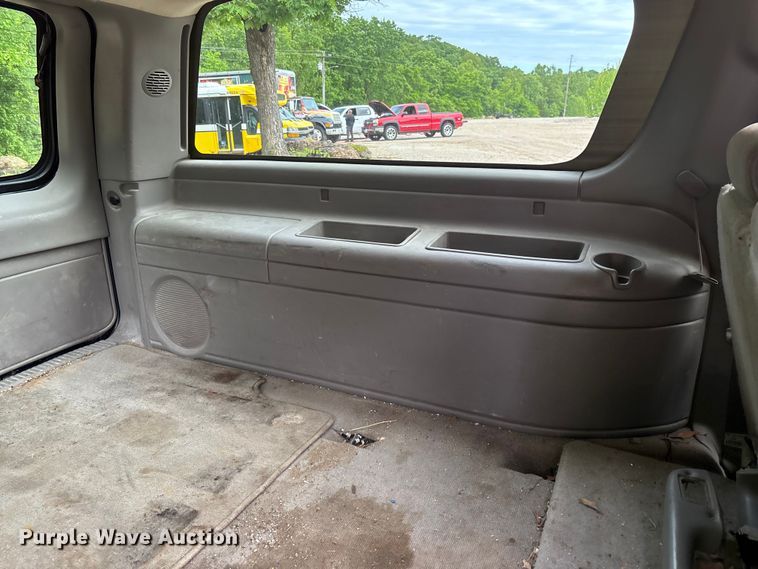 image for item FC5672 2005 Chevrolet Suburban 1500 SUV