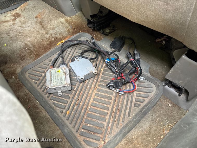 image for item FC5672 2005 Chevrolet Suburban 1500 SUV