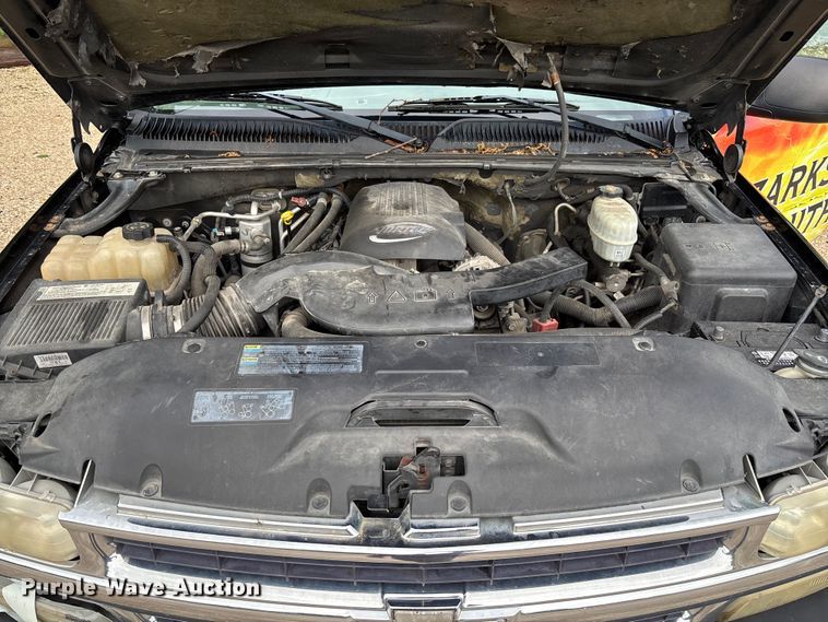 image for item FC5672 2005 Chevrolet Suburban 1500 SUV