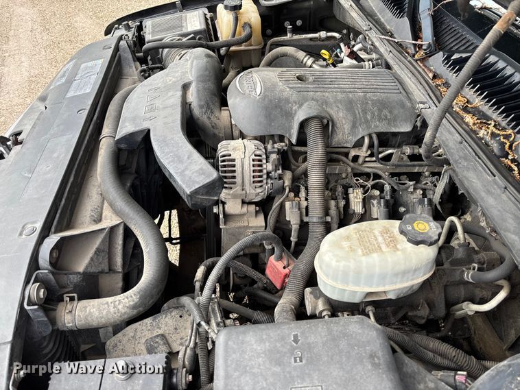 image for item FC5672 2005 Chevrolet Suburban 1500 SUV