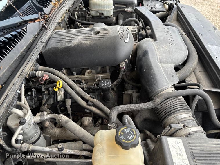 image for item FC5672 2005 Chevrolet Suburban 1500 SUV