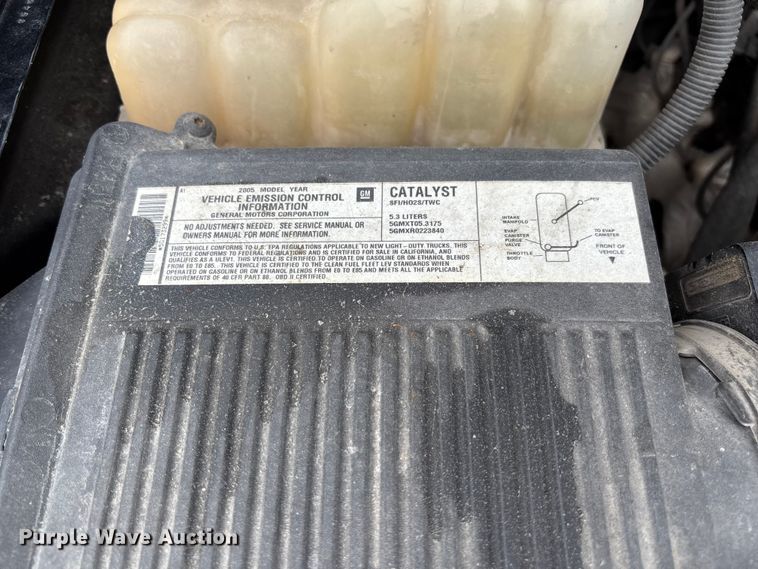 image for item FC5672 2005 Chevrolet Suburban 1500 SUV