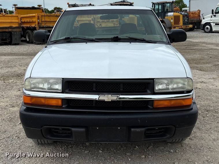 image for item FC5708 2001 Chevrolet S-10 Ext. Cab pickup truck