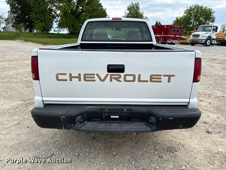 image for item FC5708 2001 Chevrolet S-10 Ext. Cab pickup truck