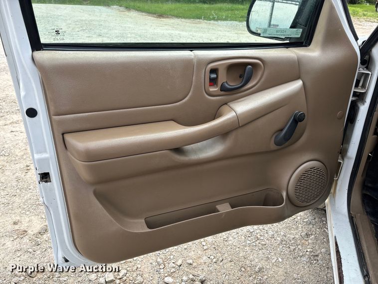 image for item FC5708 2001 Chevrolet S-10 Ext. Cab pickup truck