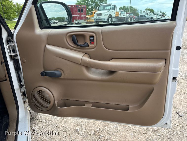 image for item FC5708 2001 Chevrolet S-10 Ext. Cab pickup truck