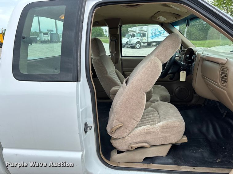 image for item FC5708 2001 Chevrolet S-10 Ext. Cab pickup truck
