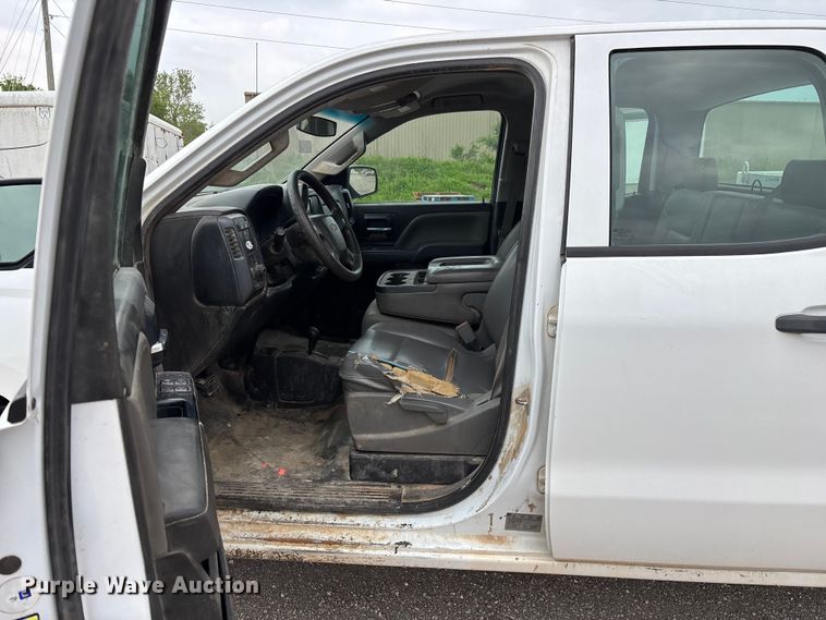 image for item FG0316 2015 Chevrolet Silverado 2500HD Ext. Cab pickup truck