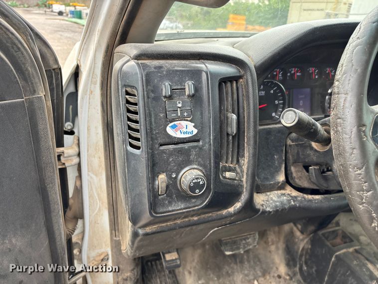 image for item FG0316 2015 Chevrolet Silverado 2500HD Ext. Cab pickup truck