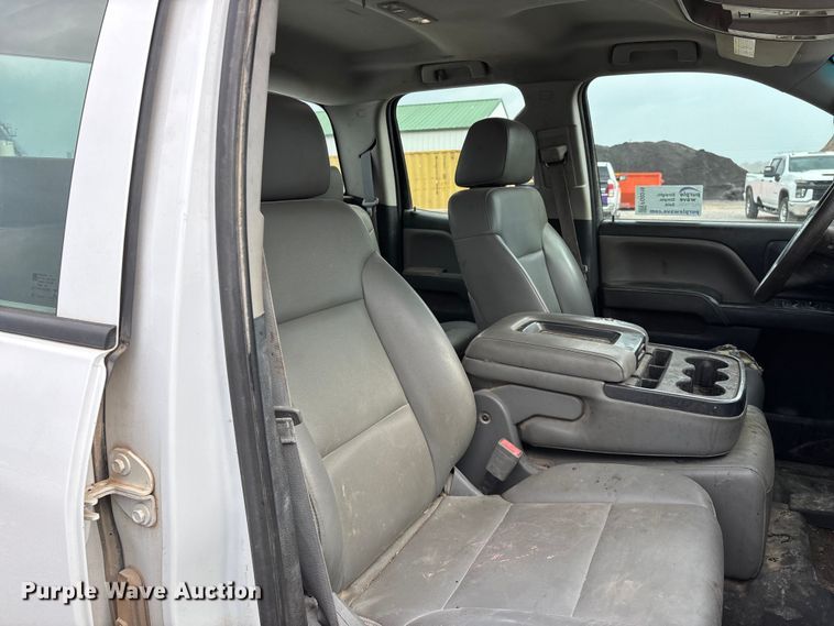 image for item FG0316 2015 Chevrolet Silverado 2500HD Ext. Cab pickup truck