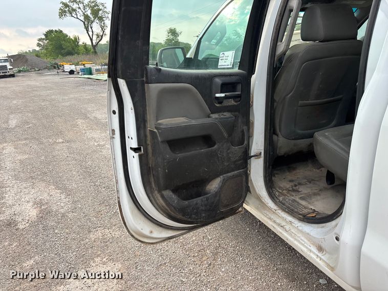 image for item FG0316 2015 Chevrolet Silverado 2500HD Ext. Cab pickup truck