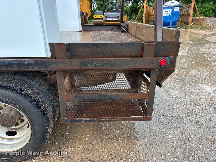 image for item FG0333 2013 Ford F450 Super Duty XL Crew Cab flatbed truck