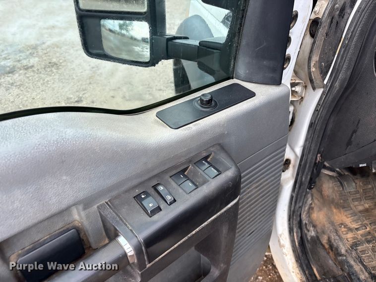 image for item FG0333 2013 Ford F450 Super Duty XL Crew Cab flatbed truck