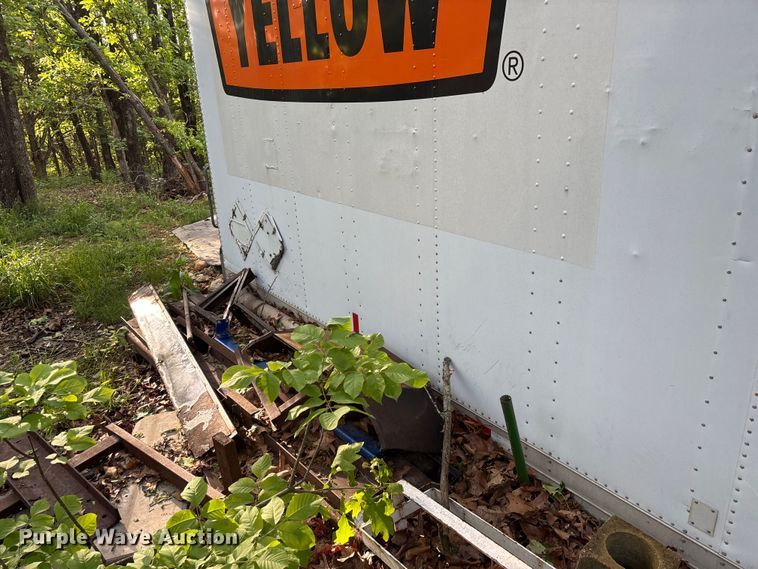 image for item FG0343 2001 Fruehuaf dry van trailer