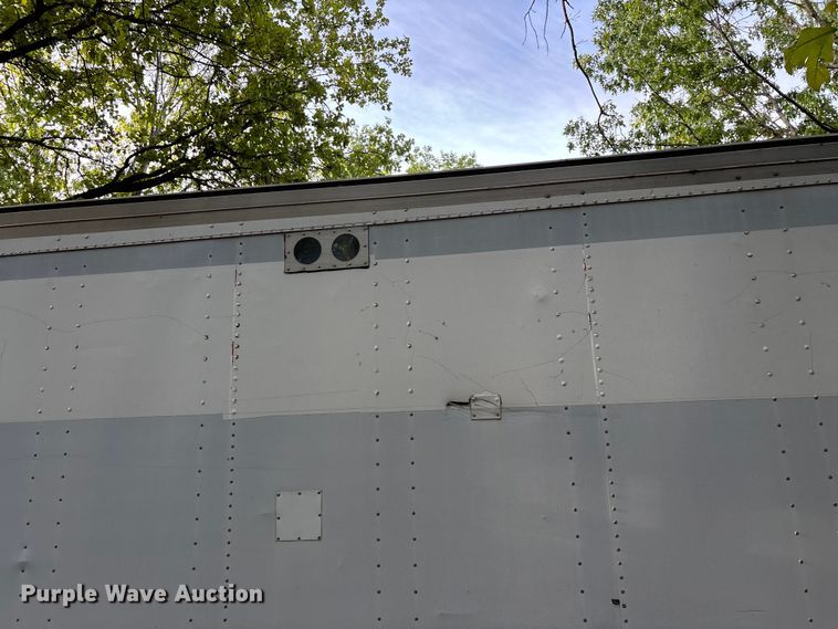 image for item FG0343 2001 Fruehuaf dry van trailer