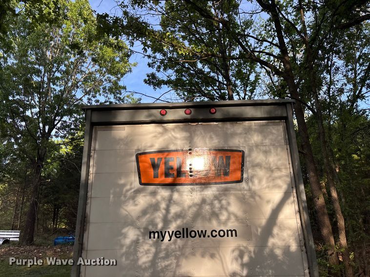 image for item FG0343 2001 Fruehuaf dry van trailer