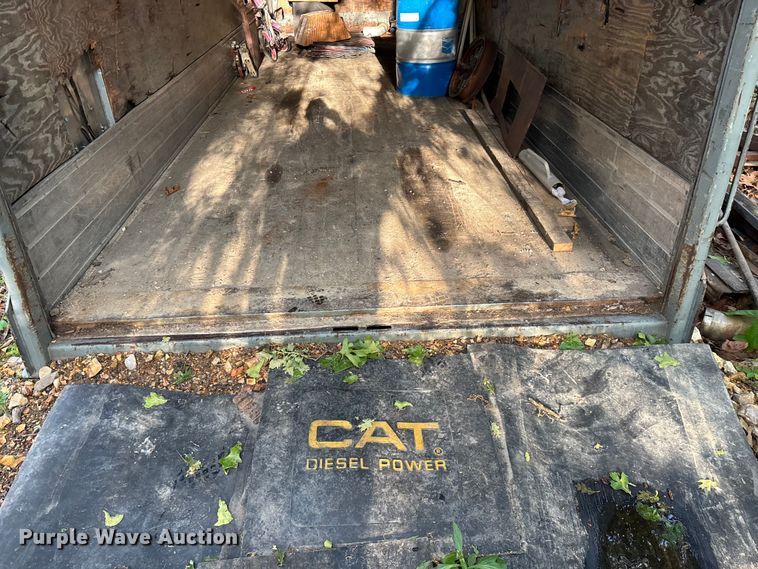 image for item FG0343 2001 Fruehuaf dry van trailer