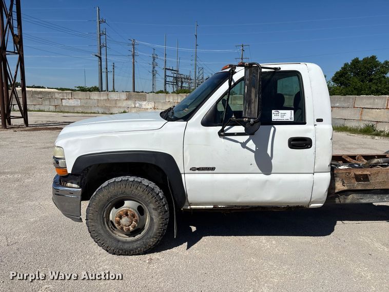 image for item FG0345 2002 Chevrolet Silverado 3500 pickup truck cab and chassis
