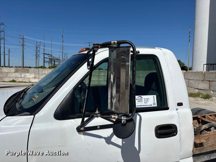 image for item FG0345 2002 Chevrolet Silverado 3500 pickup truck cab and chassis