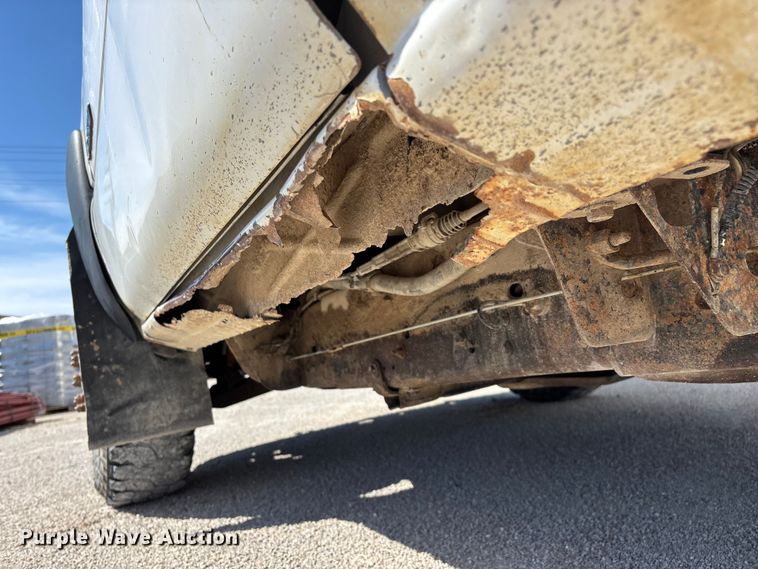 image for item FG0345 2002 Chevrolet Silverado 3500 pickup truck cab and chassis