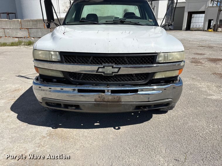 image for item FG0345 2002 Chevrolet Silverado 3500 pickup truck cab and chassis