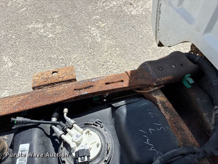 image for item FG0345 2002 Chevrolet Silverado 3500 pickup truck cab and chassis