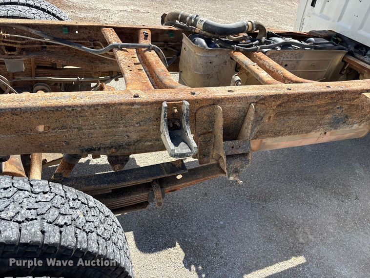 image for item FG0345 2002 Chevrolet Silverado 3500 pickup truck cab and chassis