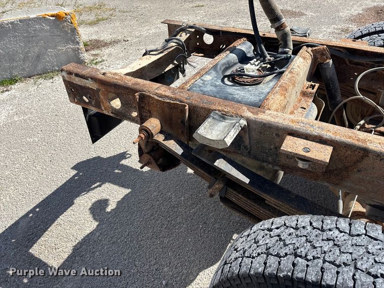 image for item FG0345 2002 Chevrolet Silverado 3500 pickup truck cab and chassis