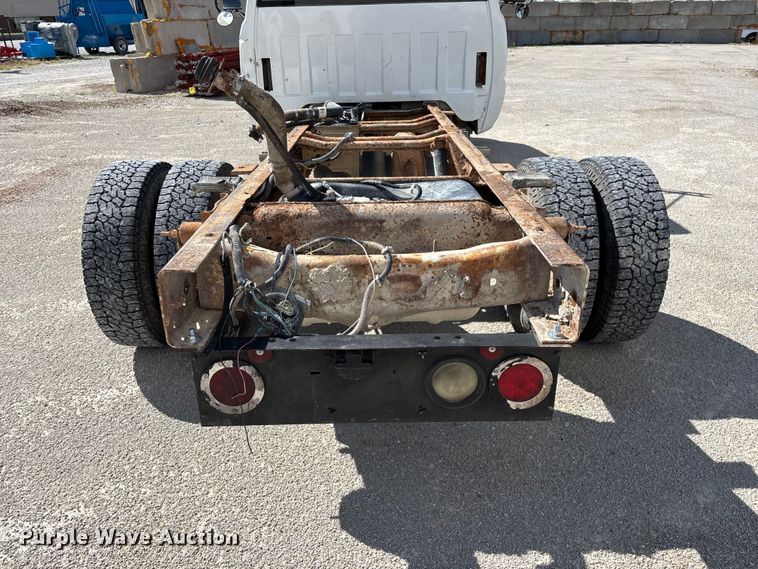 image for item FG0345 2002 Chevrolet Silverado 3500 pickup truck cab and chassis