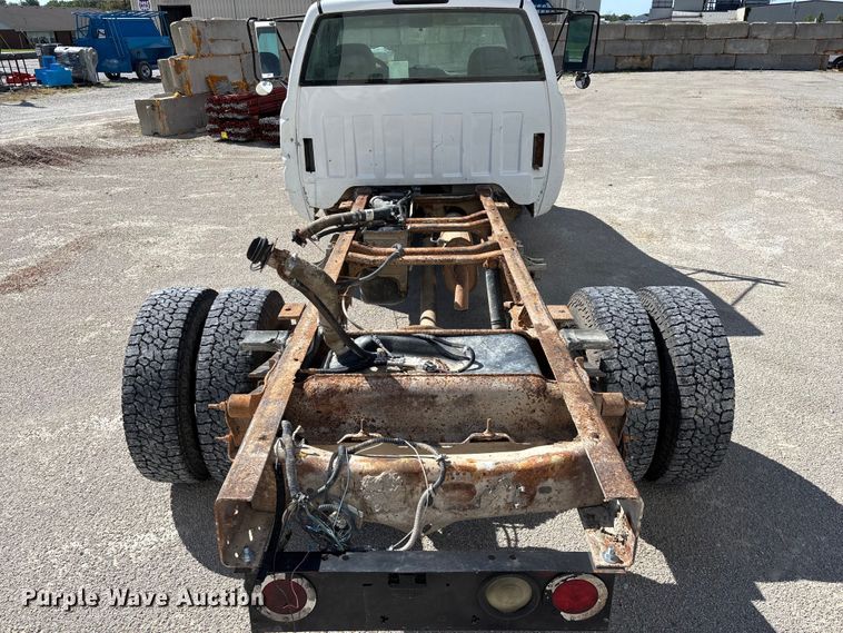 image for item FG0345 2002 Chevrolet Silverado 3500 pickup truck cab and chassis
