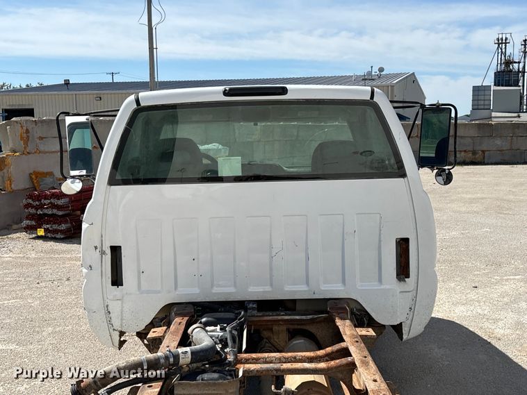 image for item FG0345 2002 Chevrolet Silverado 3500 pickup truck cab and chassis
