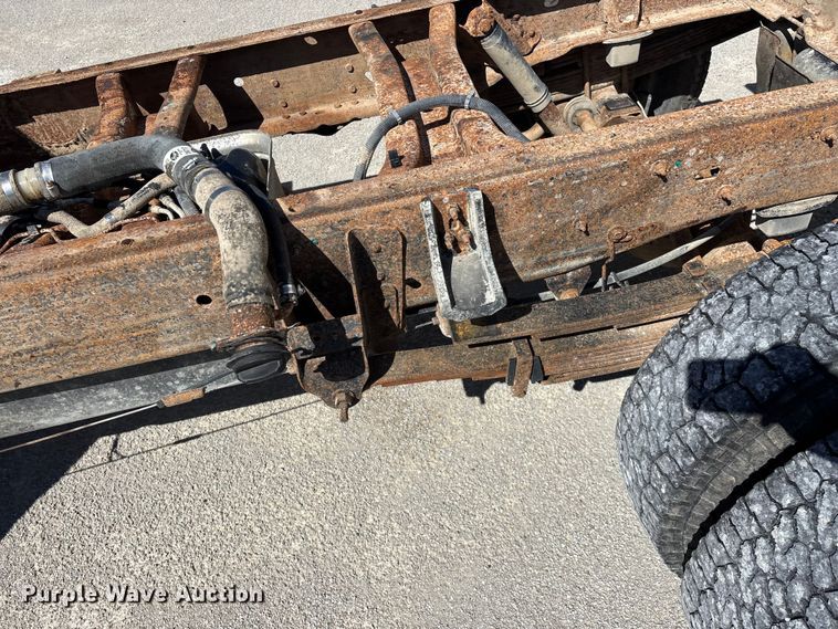 image for item FG0345 2002 Chevrolet Silverado 3500 pickup truck cab and chassis