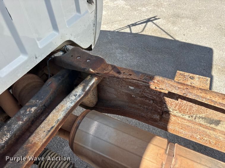 image for item FG0345 2002 Chevrolet Silverado 3500 pickup truck cab and chassis