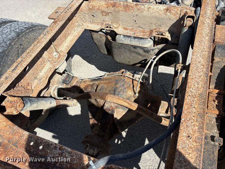 image for item FG0345 2002 Chevrolet Silverado 3500 pickup truck cab and chassis