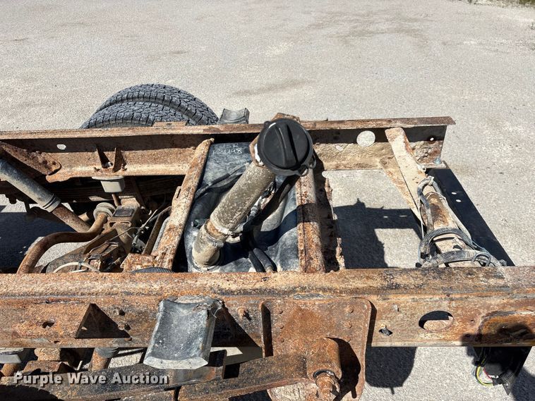 image for item FG0345 2002 Chevrolet Silverado 3500 pickup truck cab and chassis