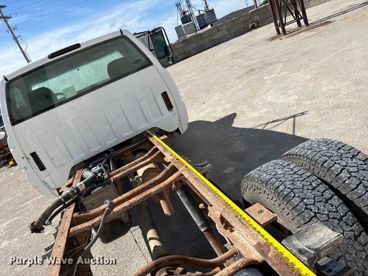 image for item FG0345 2002 Chevrolet Silverado 3500 pickup truck cab and chassis