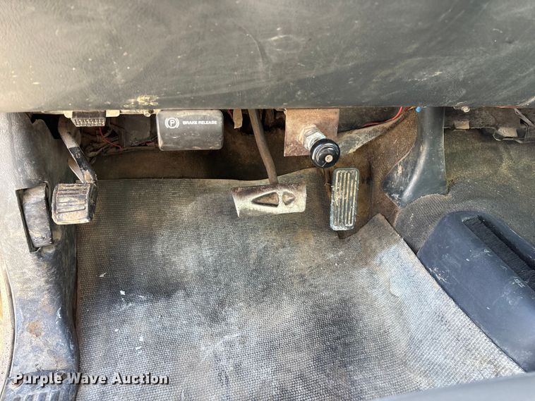 image for item FG0345 2002 Chevrolet Silverado 3500 pickup truck cab and chassis