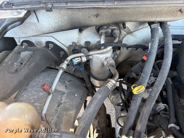 image for item FG0345 2002 Chevrolet Silverado 3500 pickup truck cab and chassis